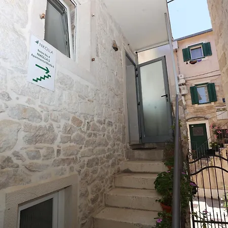 Nikolla Appartement *