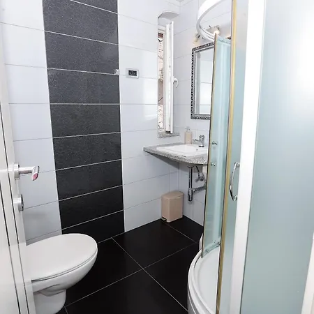 Nikolla Appartement *