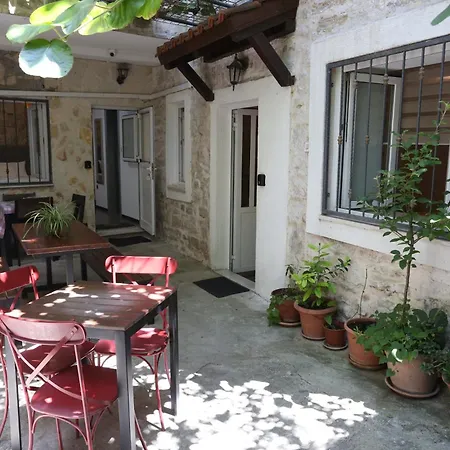 Nikolla Appartement *