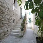 Апартаменты Nikolla *