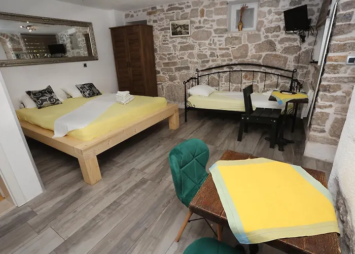 Nikolla * سبليت