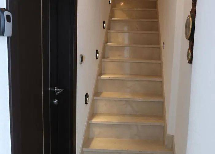 尼克拉公寓式酒店 *