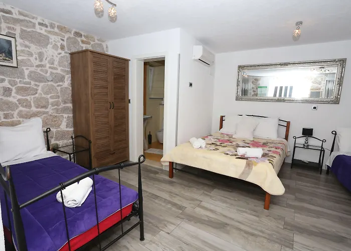 Nikolla * Сплит