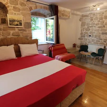 Nikolla Apartment