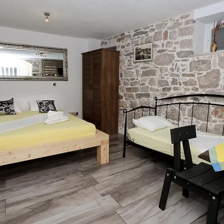 Apartment Nikolla *