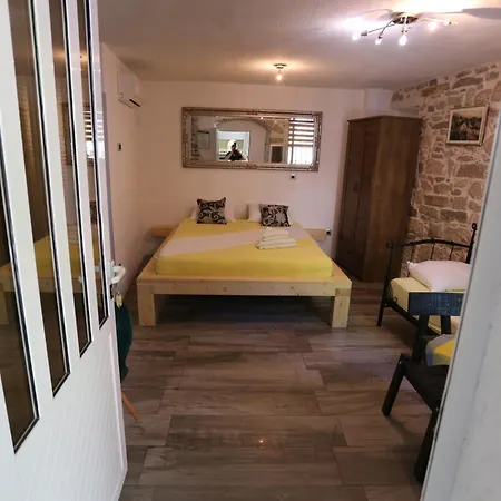 Nikolla 스플리트